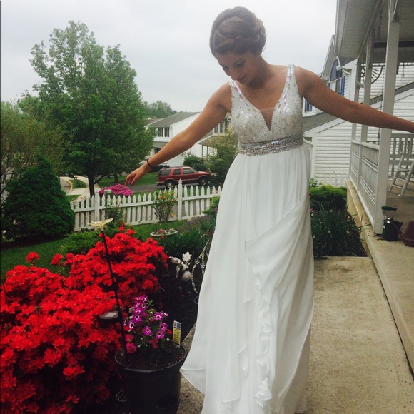 White prom dress - Picture 5 of 5